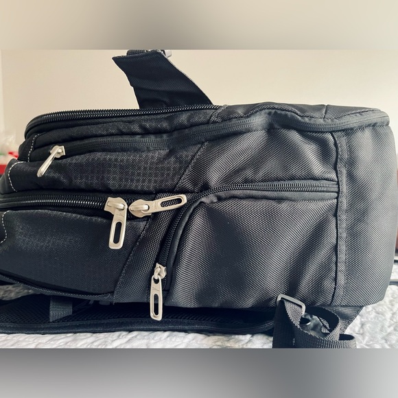 High Sierra backpack XBT Daypack 39L - Picture 6 of 8